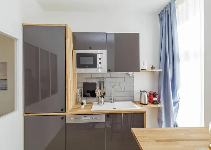 Nice 23 M Bright And Renovated Courtyard Side